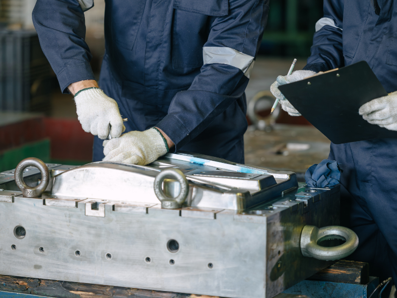 Máy CNC gia công khuôn mẫu được cấu thành từ nhiều bộ phận để đảm bảo độ cứng vững và khả năng gia công